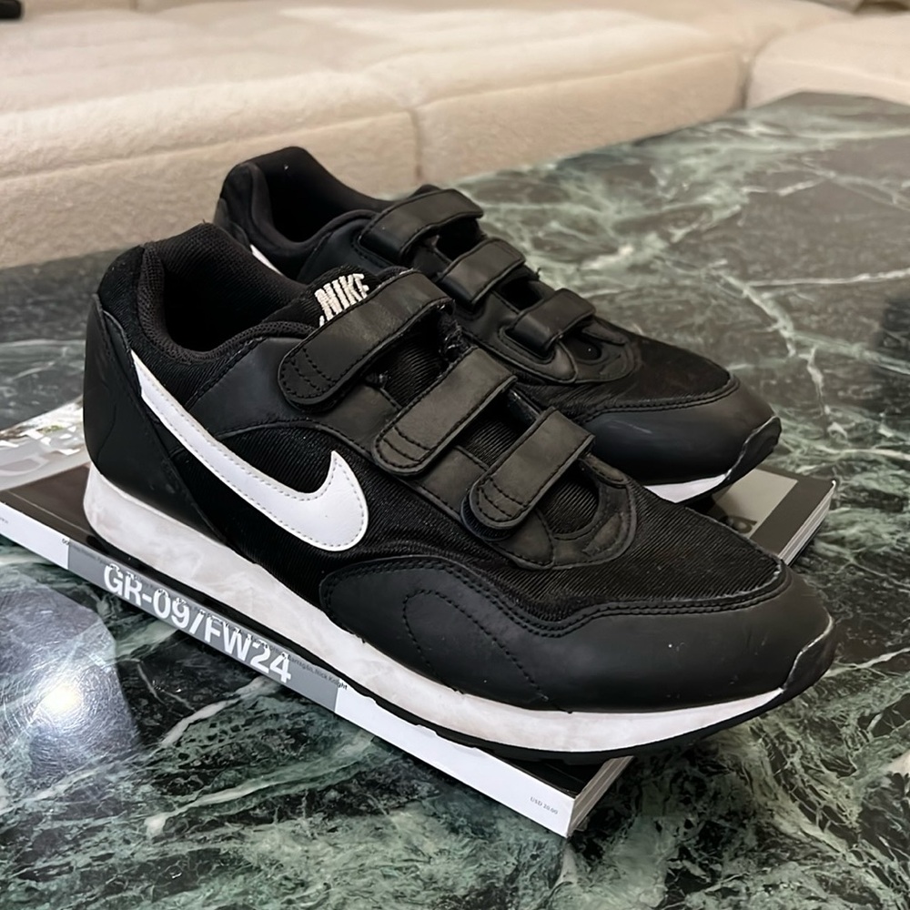 Nike Velcro strap Outburst sneaker